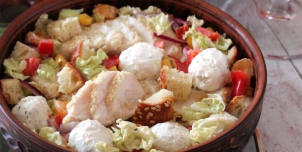Салат «Фейерверк»: как приготовить вкусное праздничное блюдо