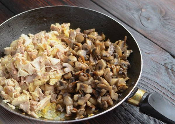 Жульен с курицей и грибами в духовке классический