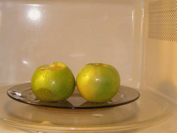Яблоки в микроволновке