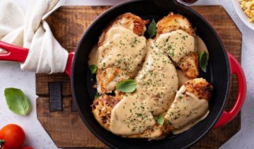 Вы забудете обо всех остальных рецептах: нереальные куриные окорочка в сливочном соусе