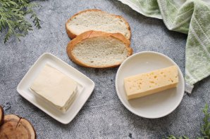Бутерброды с маслом и сыром