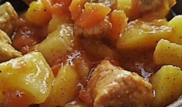 Гуляш из свинины с подливкой на сковороде