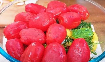 Через 1 сутки в этой тарелке вкусно все. Экспресс-рецепт маринованных помидоров: бесподобно вкусно