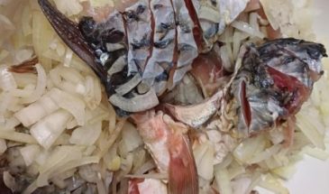 Рецепт: Карп в духовке по-охотничьи — С картофелем.