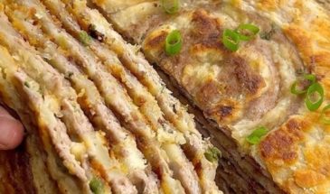 Быстро и сытно: рецепт лепешек с фаршем и картошкой (видео)