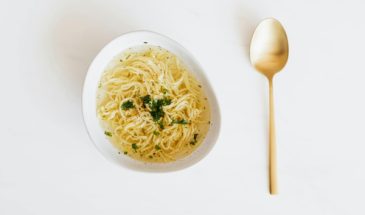 Почему бабушкин бульон получался таким красивым: она добавляла одну специю, о которой все забыли