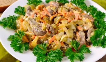 Он станет вашим любимым: готовим бюджетный и вкусный салат с куриной печенью