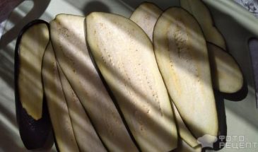 Рецепт: Рулетики из баклажан с творожным сыром и орехами — с чесноком
