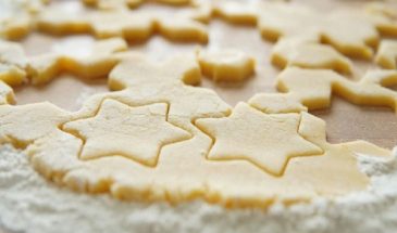 Вкусное и простое в приготовлении домашнее печенье на кислом молоке: съедают его за считанные минуты