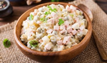 Гости будут просить добавки: как приготовить салат с языком