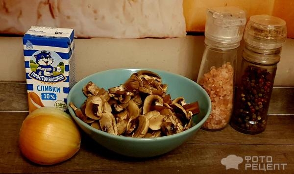 Рецепт: Соус из шампиньонов — белый грибной соус со сливкамим