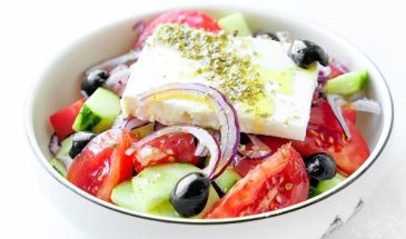 Свежесть средиземноморского бриза: готовим идеальный греческий салат