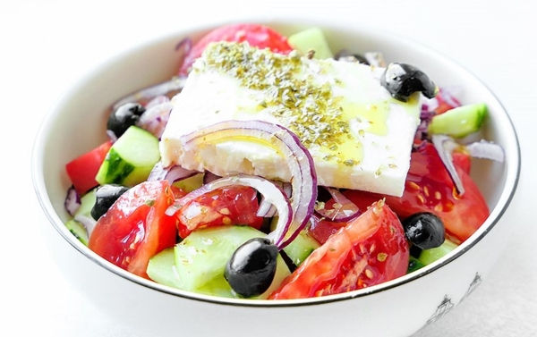 Свежесть средиземноморского бриза: готовим идеальный греческий салат