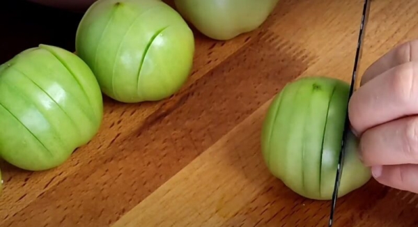 Зелёные помидоры: быстро и вкусно. Такие съедаются даже быстрее, чем красные