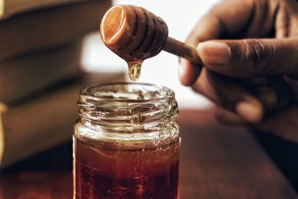 Как отличить натуральный мед от искусственного: на что обязательно нужно обратить внимание