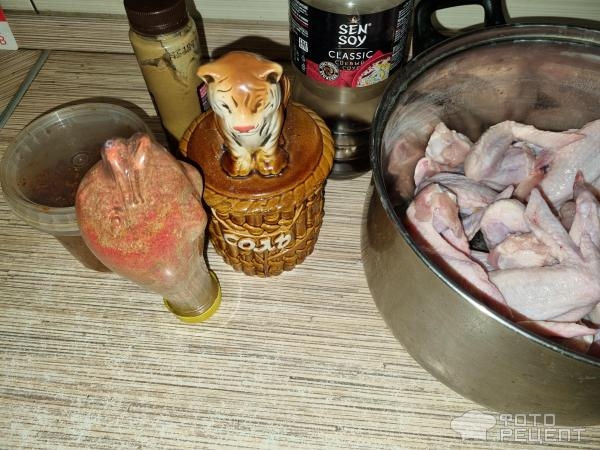 Рецепт: Куриные крылышки аппетитные — Запечённые в духовке, с соевым соусом