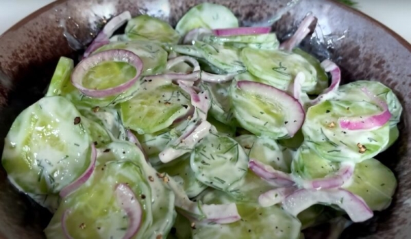 Летний салат из огурцов. Быстрый и вкусный рецепт: всё дело в нежной заправке