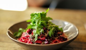 Пасхальный салат с хреном: рецепт, который повторит каждый