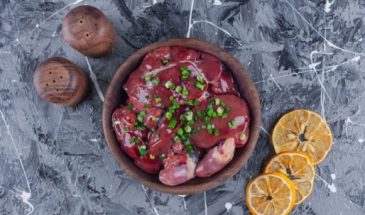 Салат из куриной печени: рецепт очень бюджетного и вкусного блюда