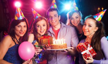 Празднование Дня Рождения с Караоке-комнатами: Весело и Незабываемо