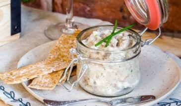 Селедочное масло: как быстро приготовить очень вкусную намазку