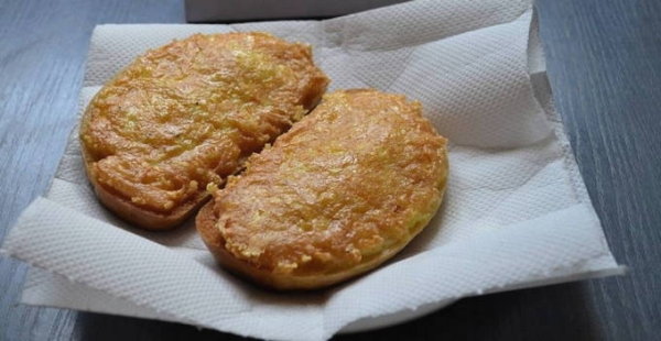 Гренки с яйцом и молоком на сковороде