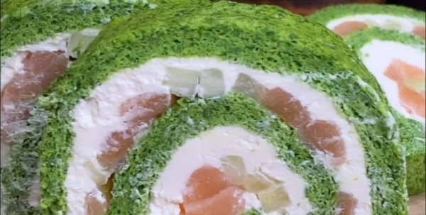 Рулет из шпината с рыбой и сырной начинкой на праздничный стол: пошаговый рецепт (видео)