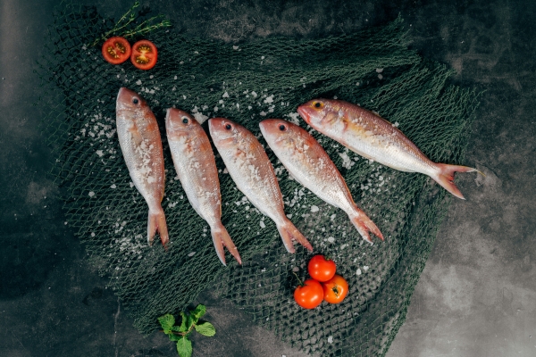 Ваша жизнь поделится на до и после: как быстро почистить рыбу – 3 хитрых способа