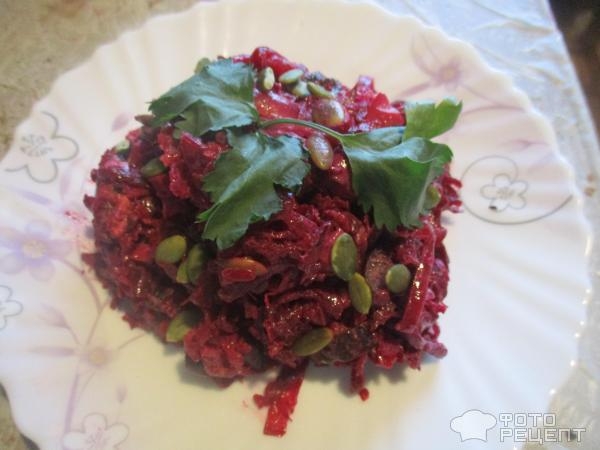 Рецепт: Свекольный салат - с тыквенными семечками