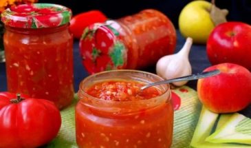 Простой рецепт вкусной закрутки: аджика с яблоками и помидорами на зиму