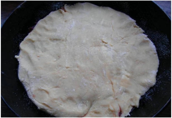 Пирог с вареньем на скорую руку в духовке