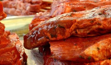 Это будет очень вкусно: как сделать мокрый маринад для мяса