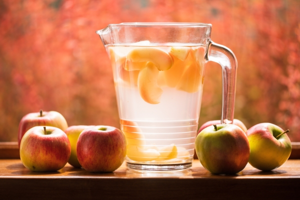 Будут в восторге дети и взрослые: как приготовить насыщенный яблочный компот