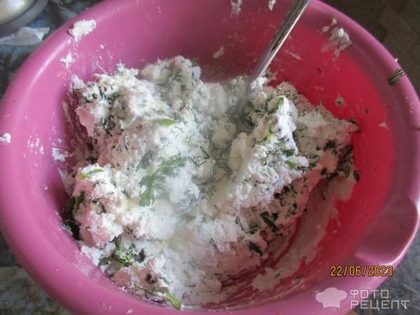 Рецепт: Закусочные рулетики из лаваша - с творогом, чесноком и зеленью
