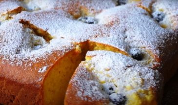 Быстрый бисквитный пирог. Так вкусно, что съедите вместе с тарелкой