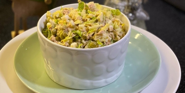 Салат с тунцом и пекинской капустой: нереально вкусно и полезно