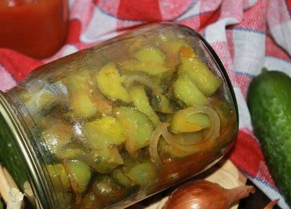 Салат из огурцов в томате на зиму