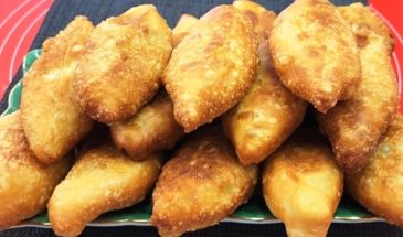 Беру кефир, 1 яйцо и немного муки. Такие пирожки ем и не поправляюсь: бабушка соседка поделилась рецептом