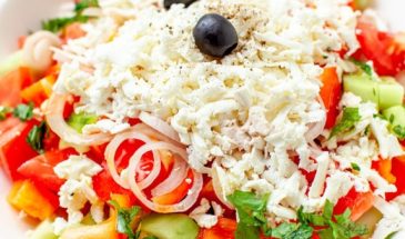 Подходит для праздников и будней: рецепт шопского салата на раз-два