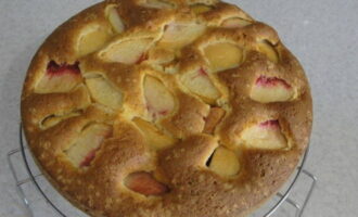 Пирог с персиками