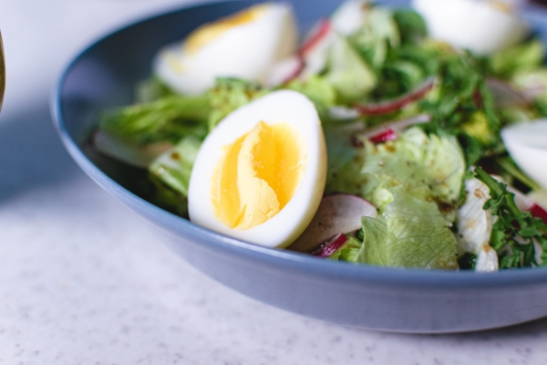 Такого салата вы еще не ели: невероятно простой рецепт с тунцом и яйцом на Новый год
