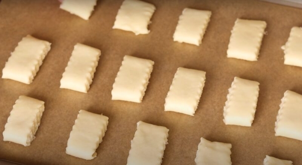 Печенье на кефире — всегда беспроигрышный вариант. Как приготовить нежное слоёное печенье