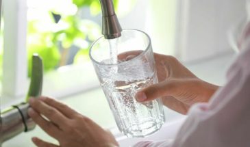 Пить, чтобы жить: врачи установили связь между недостатком воды и тромбами