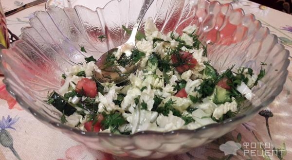 Рецепт: Салат из пекинской капусты с овощами — С рукколой, томатами и оливковым маслом