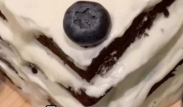 Быстрый торт без муки и сахара: вкусный десерт за 7 минут