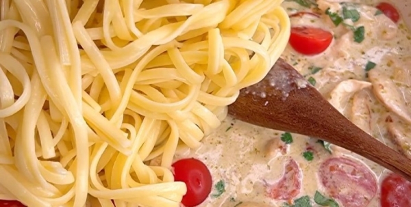 Итальянский хит на вашем столе: рецепт пасты с соусом песто (видео)