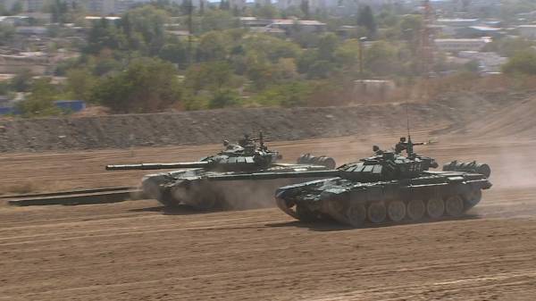 Форум «Армия 2020» завершился в Севастополе красочным танковым и авиашоу