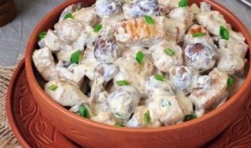 Свинина, тушеная с грибами в сметанном соусе: рецепт сытного блюда на ужин