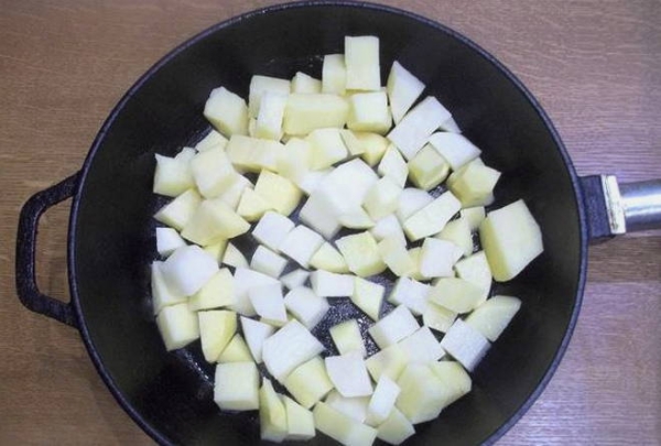 Овощное рагу с капустой и картошкой