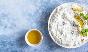 С ним все станет в 10 раз вкуснее: рецепт настоящего греческого соуса дзадзики